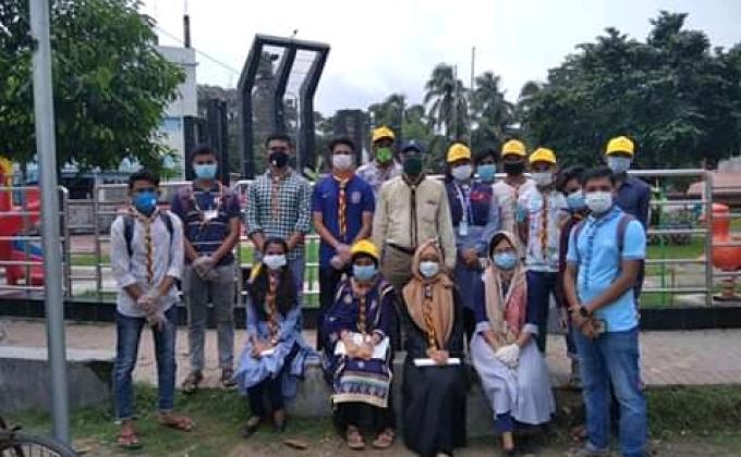 করোনা কালীন সময়ে মাক্স ও লিফলেট বিতরণ।