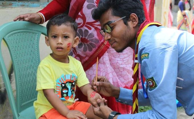 বিনামূল্যে পানি বিতরণ ও আলপনা অঙ্গন