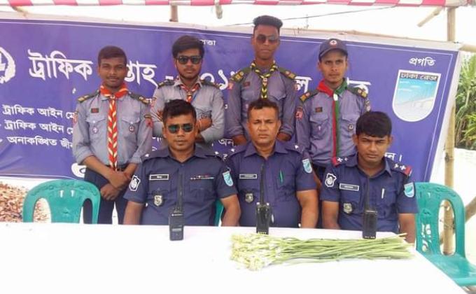 ট্রাফিক পুলিশ সপ্তাহ ২০১৮ তে সেবাদান।