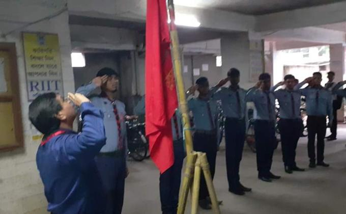 সাপ্তাহিক ক্রু মিটিং