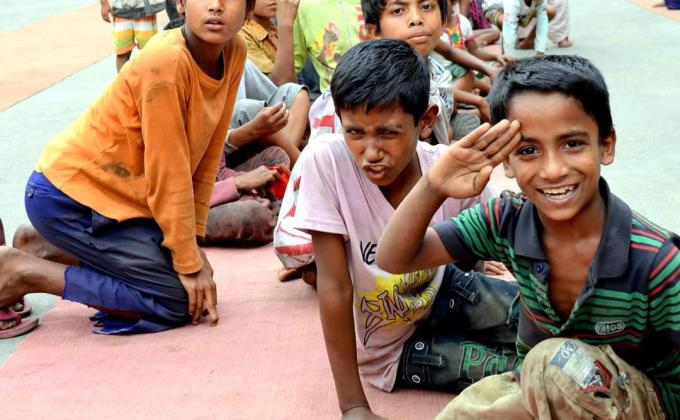 পথশিশুদের জন্য আহারের ব্যাবস্থা