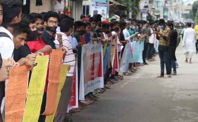 ধর্ষকের শাস্তির দাবিতে মানববন্ধন 