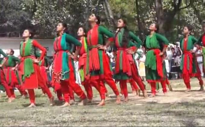 ডিসপ্লে প্রদর্শন।