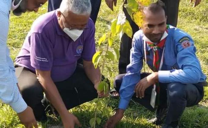  নির্বাহী পরিচালক স্যারের বৃক্ষরোপণ  