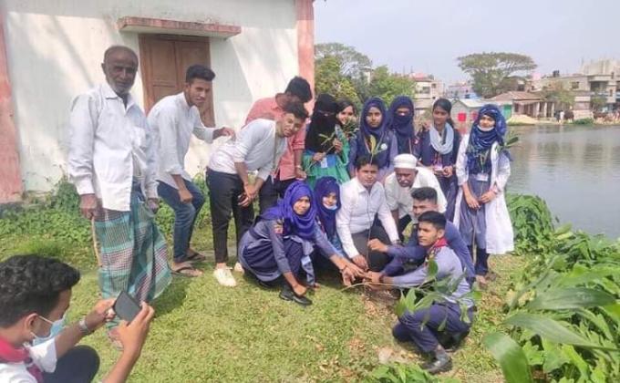 শহীদ স্মৃতি সরকারি কলেজ রোভার স্কাউট এর আয়োজন এ ১০০ টি গাছের চাড়া রোপণ কর্মসূচি। 