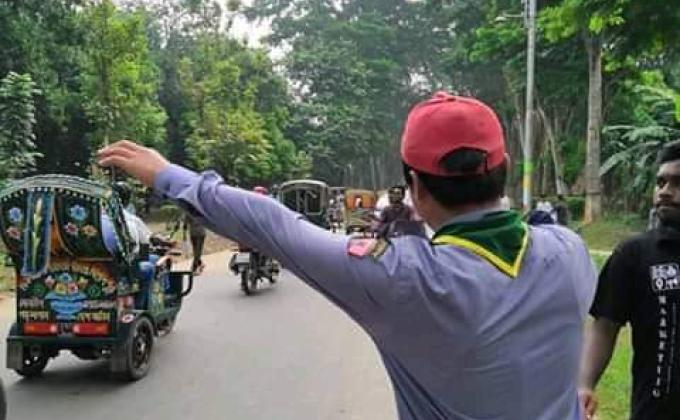 বিশ্ববিদ্যালয় ভর্তি পরীক্ষার সময় সেচ্ছাসেবক হিসেবে কাজ করার মুহূর্ত। 