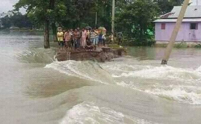 বন্যায় ভেঙে যাওয়া রাস্তা/বাঁধ পুনঃনির্মাণ ...