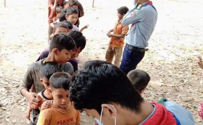 বাচ্চাদের বিস্কুট বিতরণ ও করোনা ভাইরাস সম্পর্কে সচেতনতামূলক কার্যক্রম