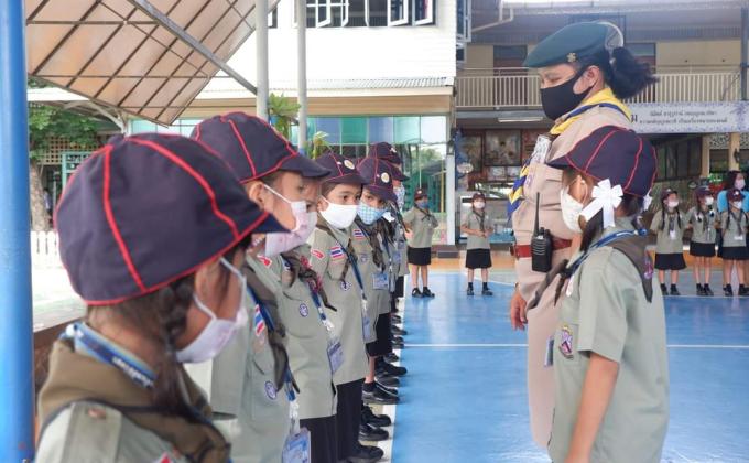 ตรวจความเรีบบร้อยของลูกเสือสำรอง