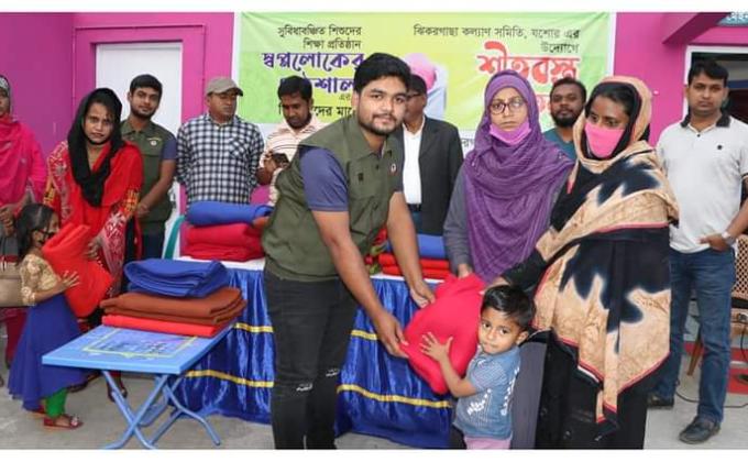 শীতার্তদের মাঝে কম্বল বিতরণে অংশগ্রহণ 
