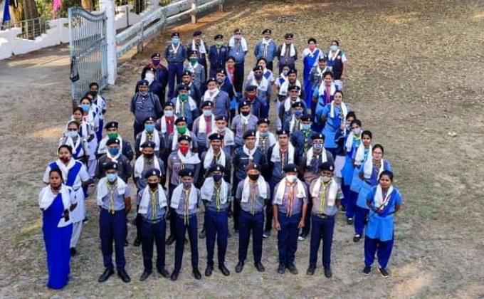 Nature Treaking and aware to other people to wear a mask