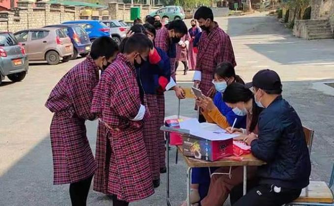 Volunteer for COVID- 19 test