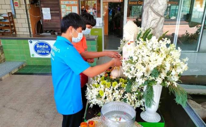 สรงน้ำพระที่วิลัย
