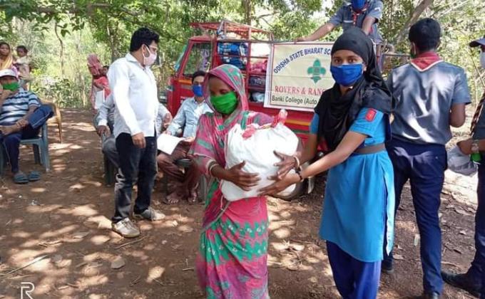 Distribute Dry food packet