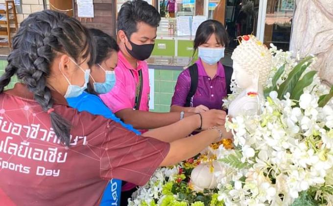 สรงน้ำพระ