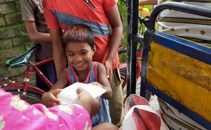 একবেলা আহারের আয়োজন 