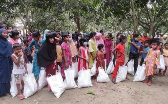 ঈদ খাবার সামগ্রী বিতরণ 