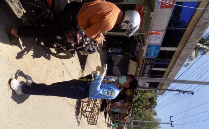 করোনা ভাইরাস মোকাবেলায় মাস্ক বিতরণ 