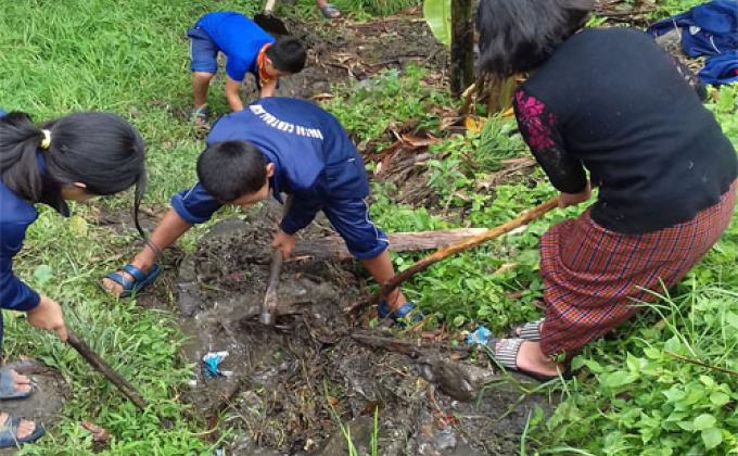 Mass Cleaning of school and community drainage system