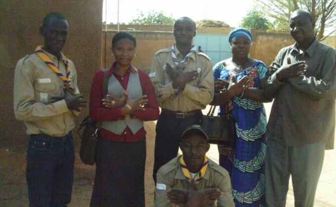 echanges Mop avec les soeurs du rotaract qui ont accepte de rejoindre la famille des messagers de la paix du Niger.
