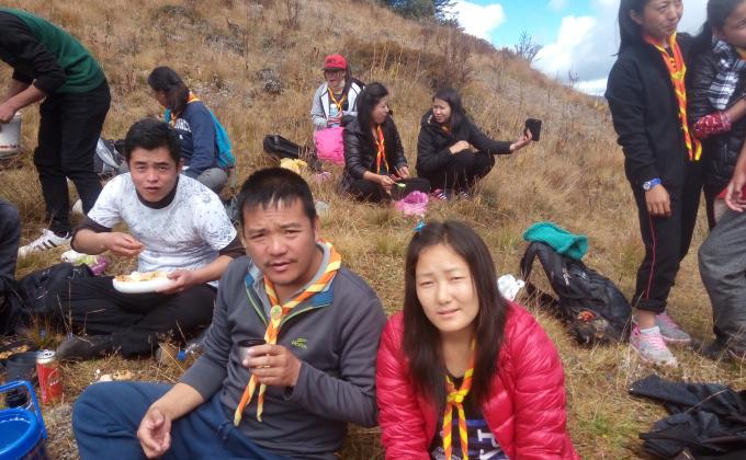 Trekking Around Meri Puen Sum