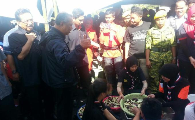 Sukarelawan Pengakap masa Banjir di Daerah Beaufort dan Membakut Sabah dalam bulan Januari 2015