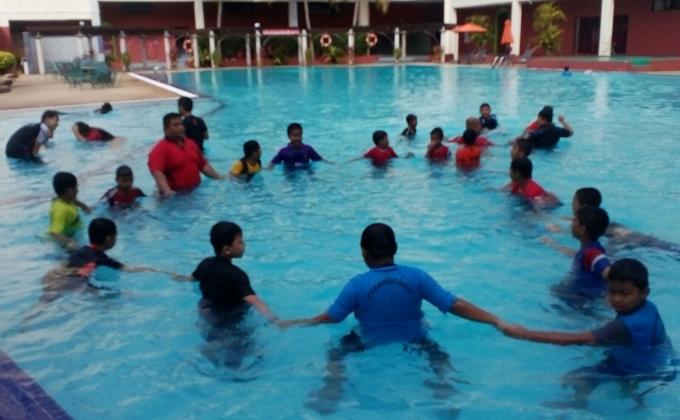 Program Ujian Lencana Wajib: Ahli Renang Kanak-Kanak