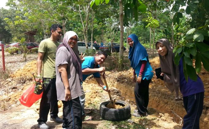 Gotong Royong Transformasi Kem Pengakap Jempol