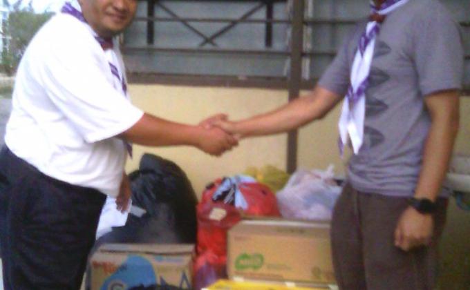 Penyerahan Sumbangan Pakaian Terpakai dari warga guru SMK Lepar Utara,Jerantut,Pahang.Malaysia