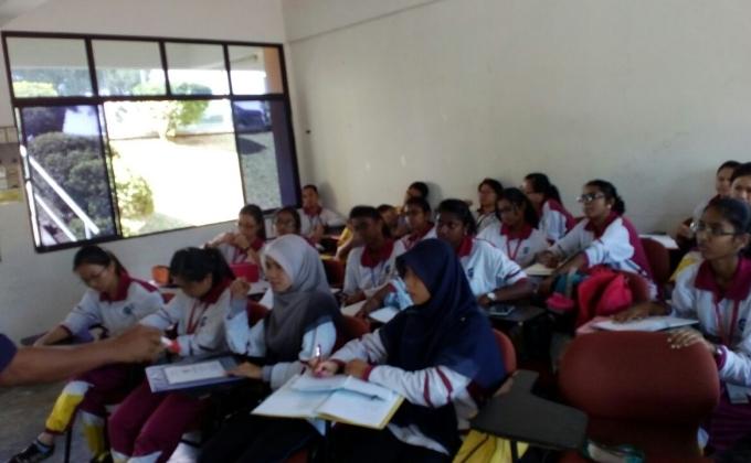 Kelas mingguan