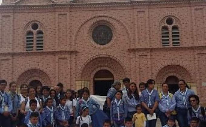Biblioteca comunitaria Paz y Bien. Una herramienta académica y cultural  para la comunidad del sector de "El Codito". Bogotá, Colombia.  