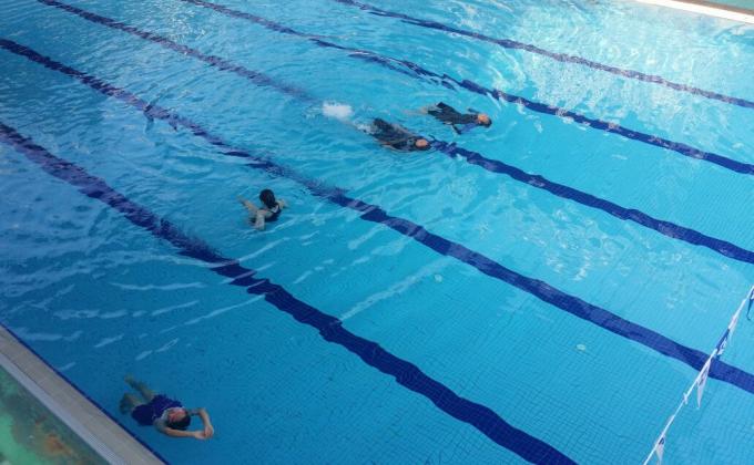 Assessing swimming for senior scouts.