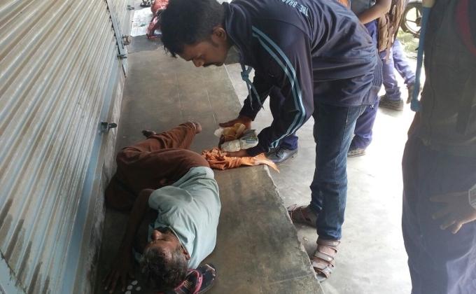 Food serving old people