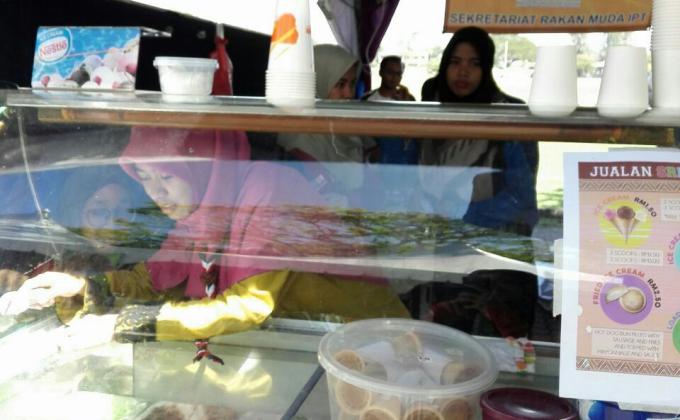 Sukarelawan Pesta Hoki Antarabangsa Ke 43