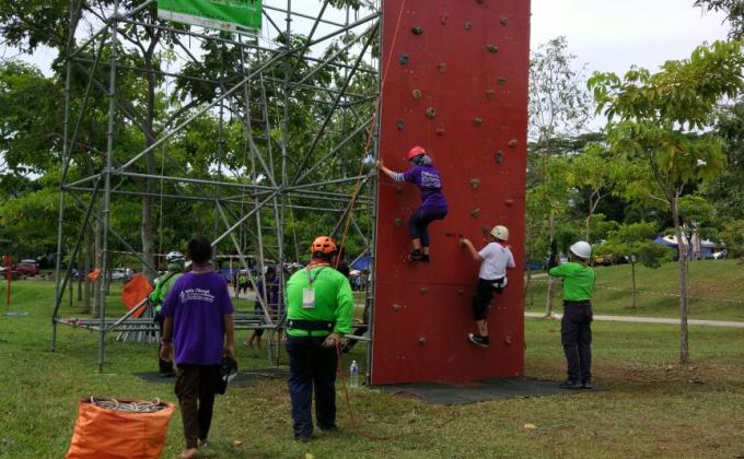 Super Rock Climbing