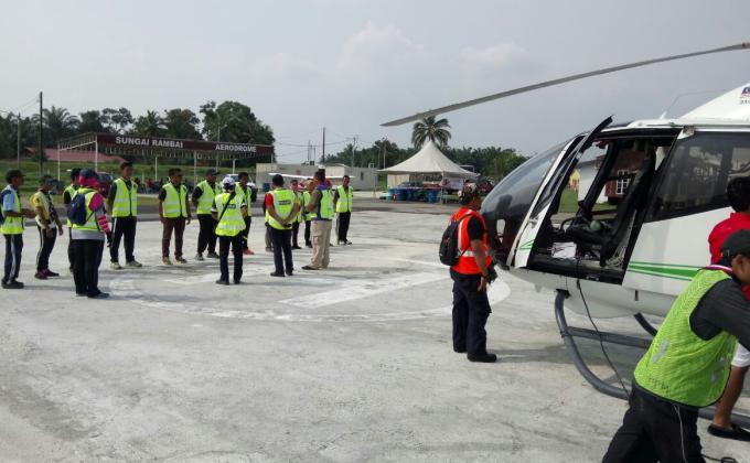 GROUND CREW AIR CARNIVAL