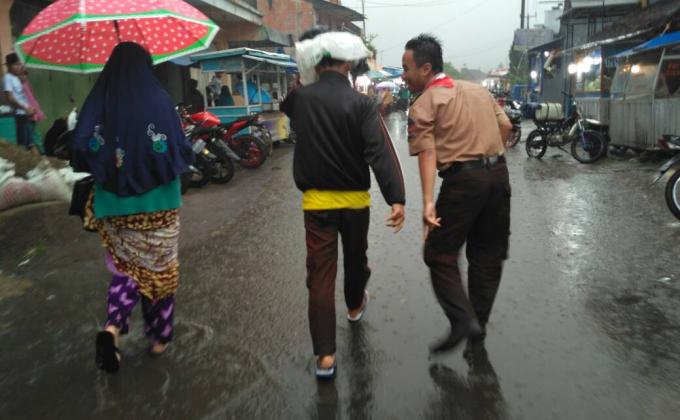 berbagi kepada sesama