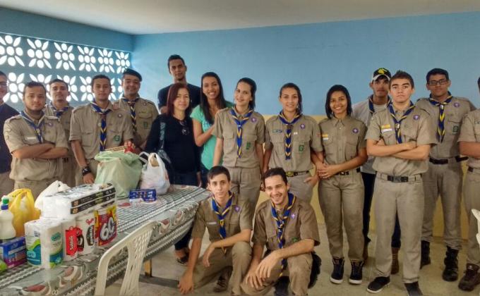 Abraçando uma Criança 