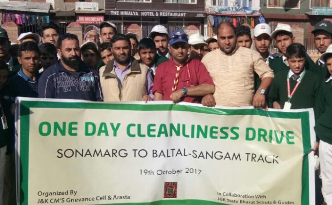 Cleans drive at sonamarg