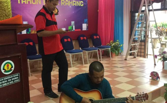 Lagu Pengakap dan didik hibur