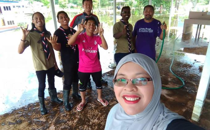 Bantuan banjir Di kem mutiara semenyih eco resort