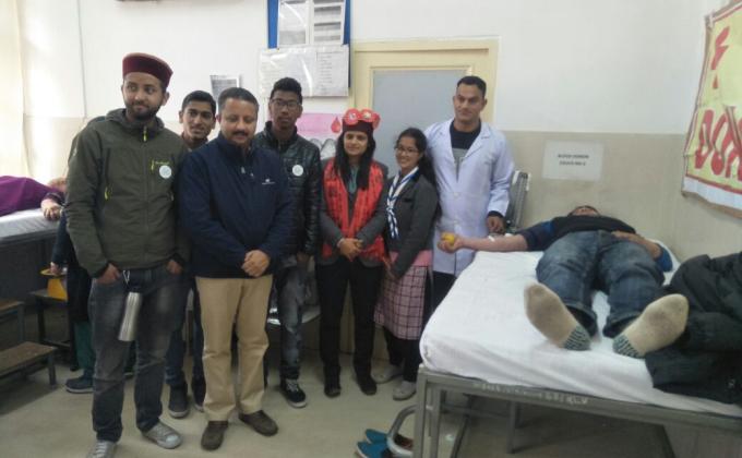 रक्त दान कर मनाया युवा दिवस ।