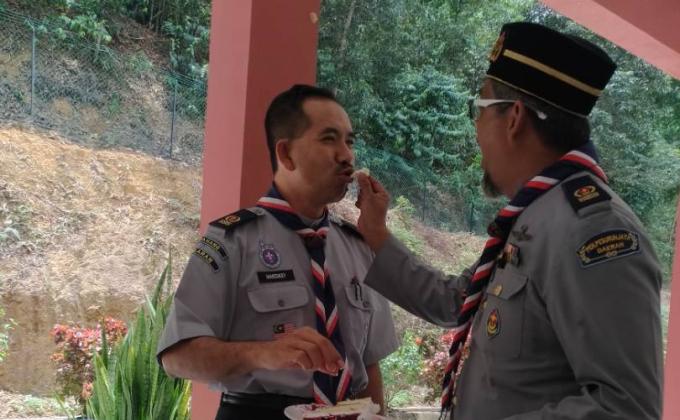 Menyambut Ulangtahun Hari Kelahiran Jawatankuasa 