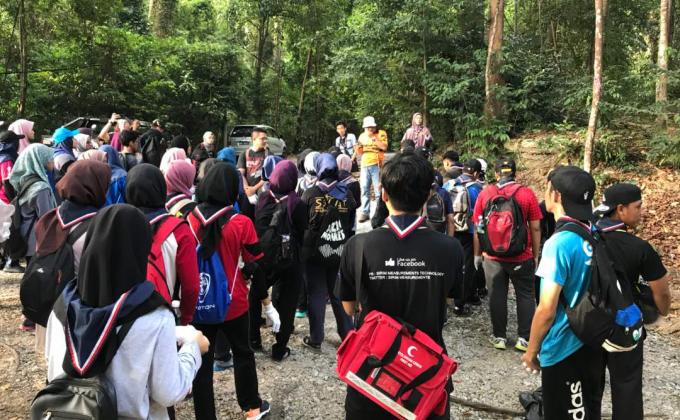 Aktiviti Pemuliharaan Alam di Tanjung Tuan, Port Dickson, Malaysia, by Kelanasiswa KKTM Rembau