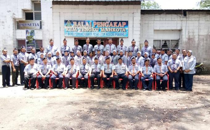 Menjadi tenaga kerja untuk bakal Pemimpin 