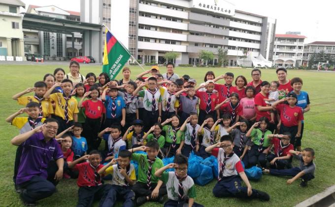 Scouts Trash the Trash Day 2018