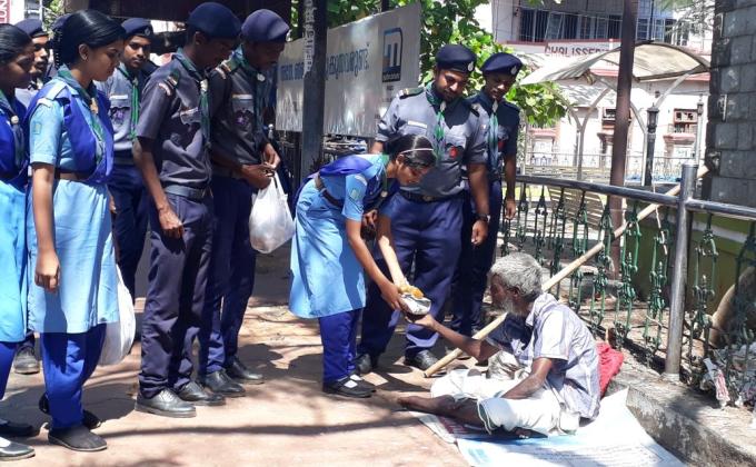 food packet distribution