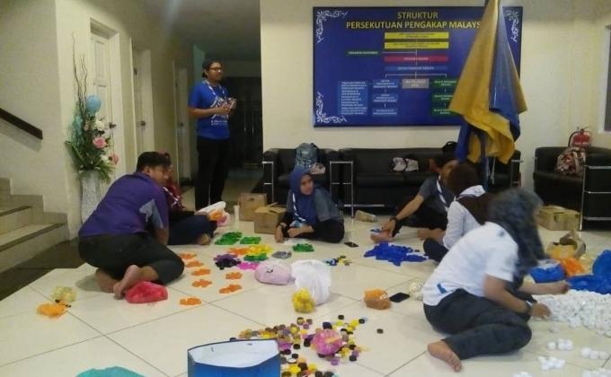 SW Voluntary Service: WalkSide by Rovs Project Update- Calculating & Sorting the colors of the bottle caps for the last time! 