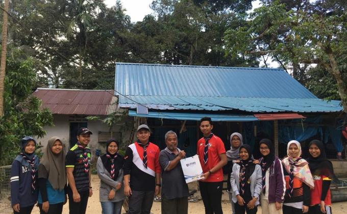 Pemasangan Lampu Solar di Kampung Peta 
