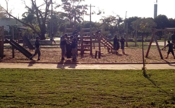 Limpeza na Praça da Vila Piloto 